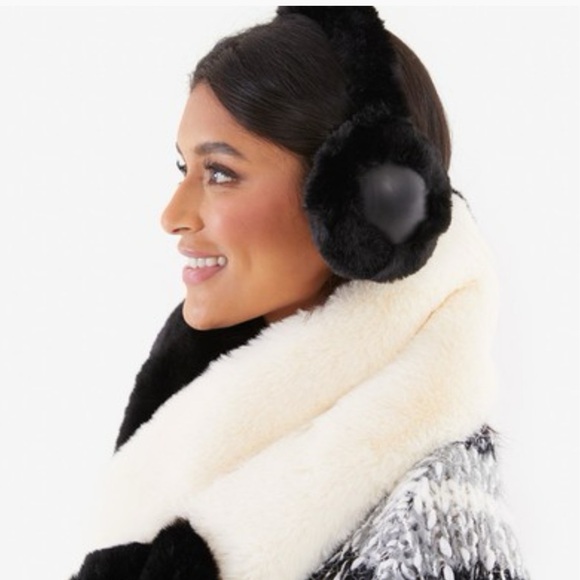APPARIS Faux Fur Stole & Faux Fur Earmuffs Set In White/Black - Picture 3 of 12
